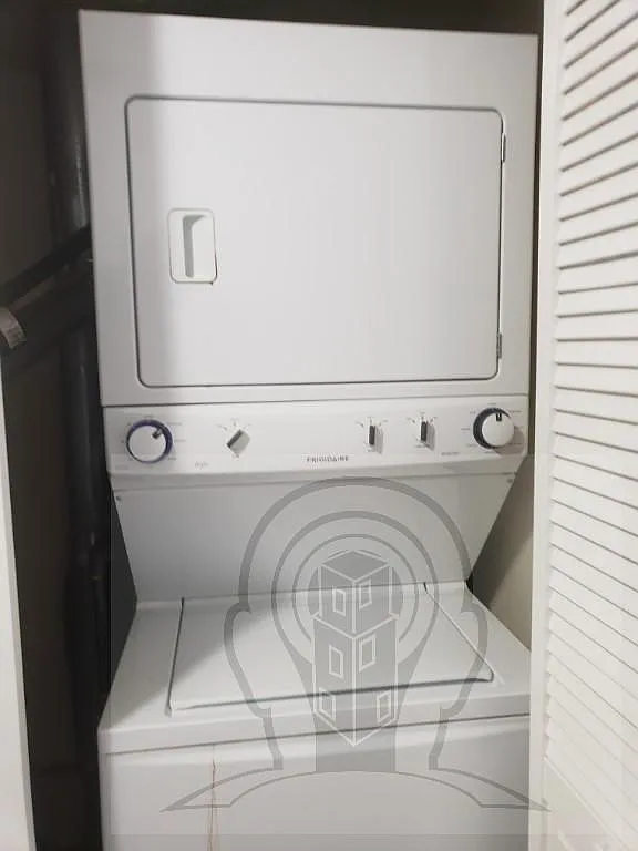 2 bed, 1.0 bath, $2,150 — Photo 4