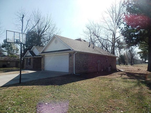 3rd image of 497 Sunset Ln