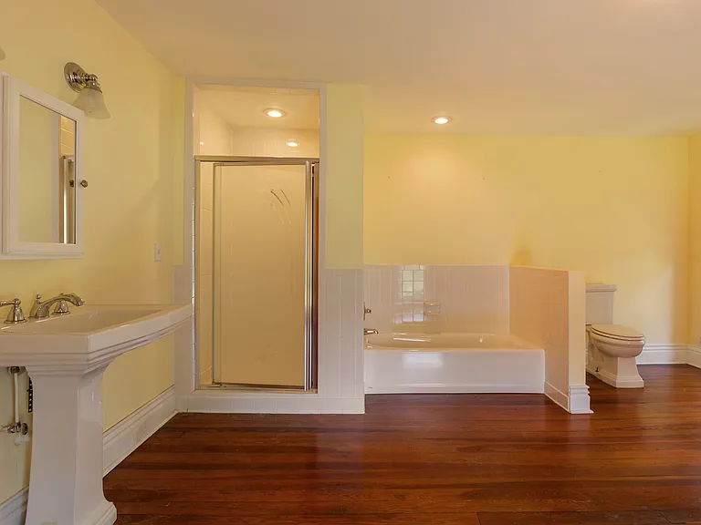 5820 Chamberlain Ln — Photo 59