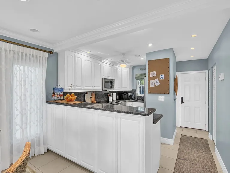 3939 Ocean Dr #201A — Photo 10