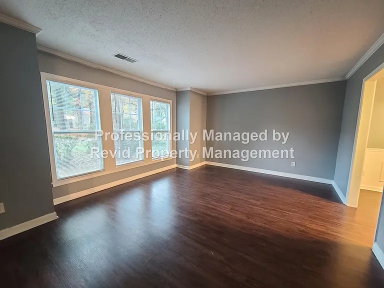 6771 Bainbridge Dr — Photo 10