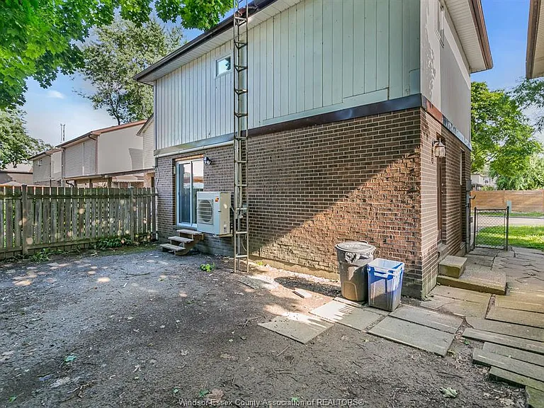 9020 Conway Ct — Photo 29