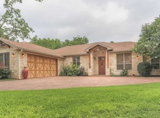 306 Columbine St, Meadowlakes, TX 78654
