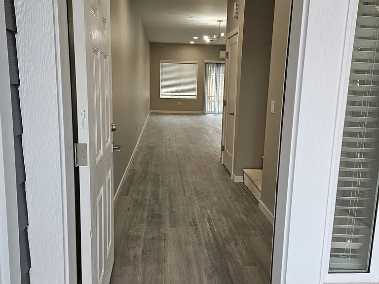 11122 Vickery Ave E #6 — Photo 2