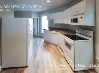 98 Academy St APT 4, South Berwick, ME 03908