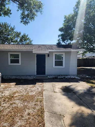 833 Hall St Photo 1