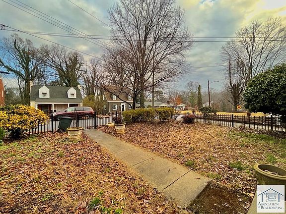 5th image of 714 Circle Ct