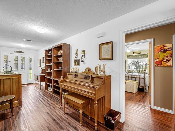 4th image of 518 Island Lodges Drive