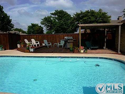 3rd image of 1921 Westminster Dr