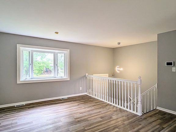 5th image of 22482 Yates Ave