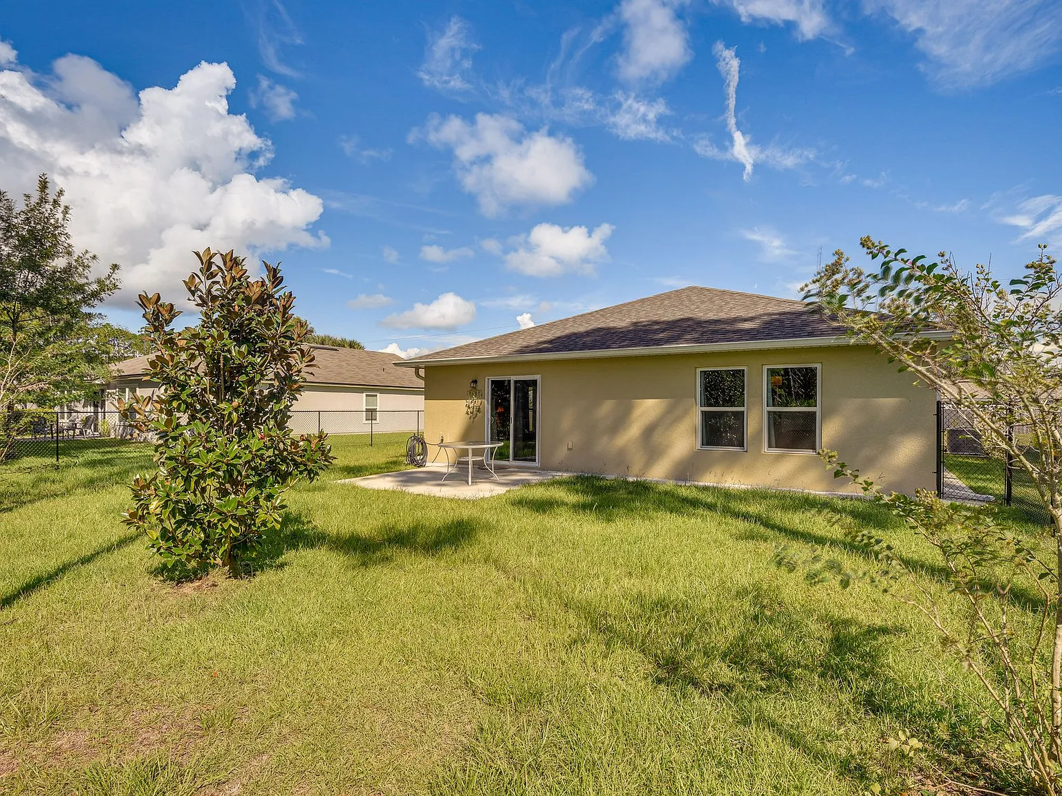 4 bed, 1517 sqft, $2,300 — Photo 3
