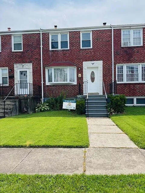 922 Wilton Dr. — Photo 2