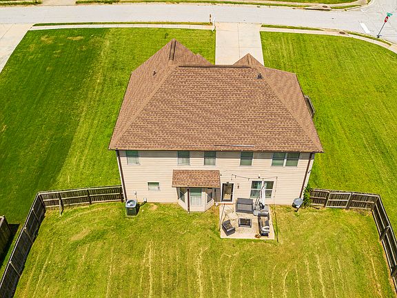 4th image of 2784 Oakmont Way