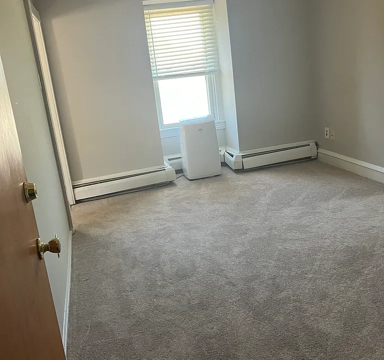 220 E 4th St #5