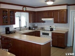 5452 Mountain Dr, Coopersburg, PA 18036