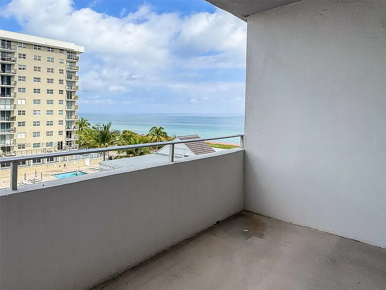 9225 Collins Ave #609 — Photo 27