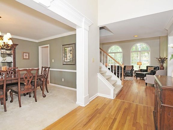 4th image of 4926 Marlos Dr NE