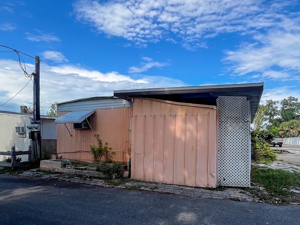 1st image of 1419 26th Ave W #35
