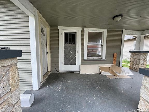 3rd image of 839 E HIGHLAND BLVD