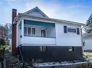 1025 Border Ave, Ellwood City, PA 16117