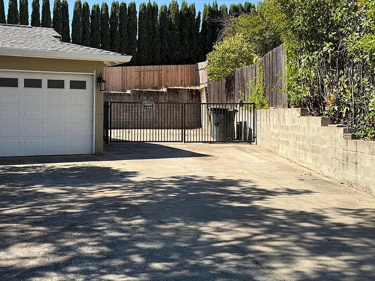 8762 Kurts Ct — Photo 13