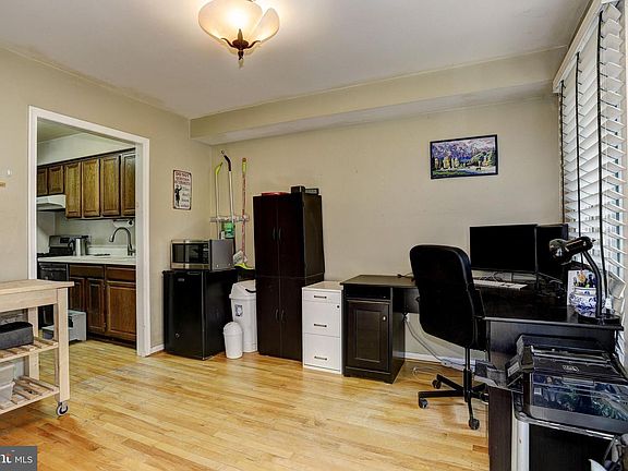 5th image of 5550 Burnside Dr #5550
