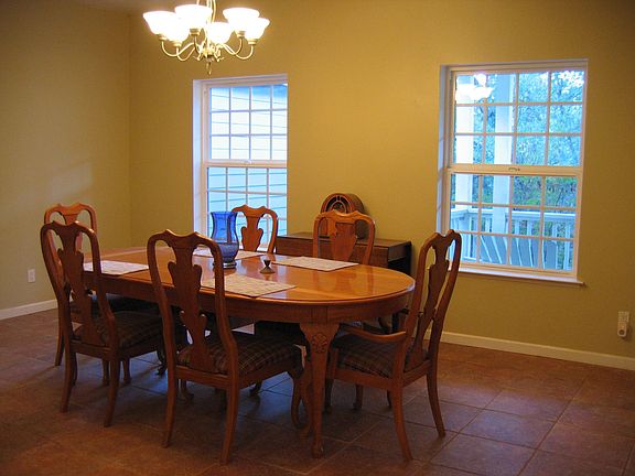 5th image of 4040 Black Oak Dr