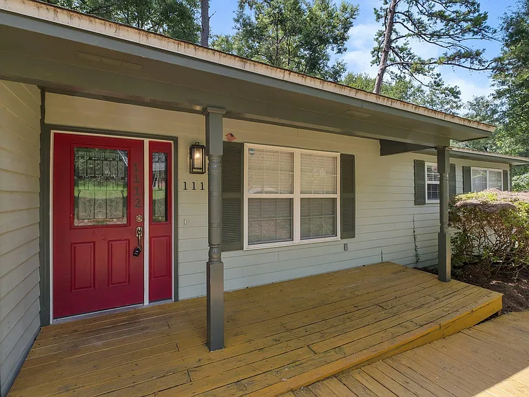1112 Missionwood Ln — Photo 2