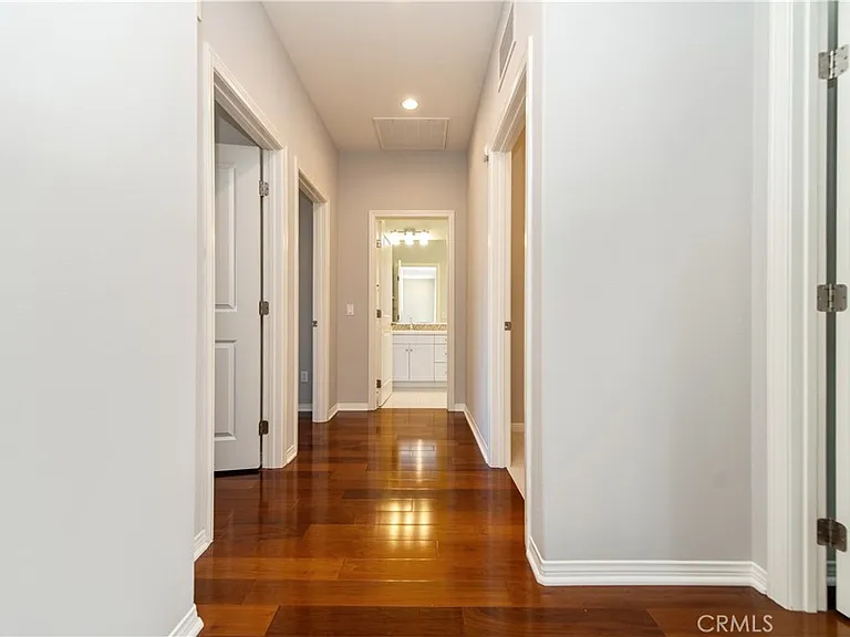 24 Shellbark — Photo 15