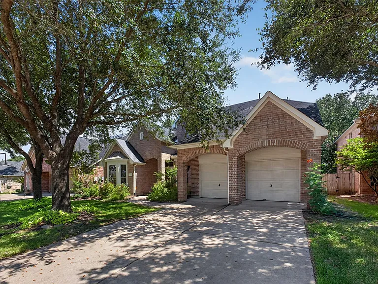 21327 Pennshore Ln — Photo 2