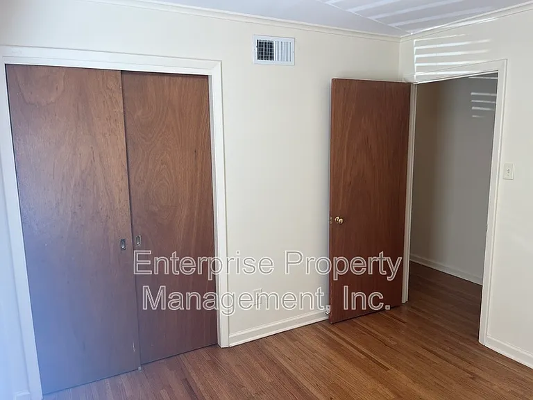 5081 Whitehall Ave — Photo 20