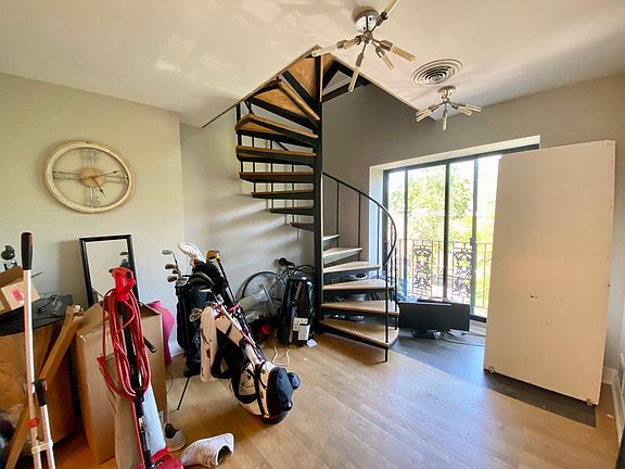 3rd image of 2270 N Lincoln Ave #3