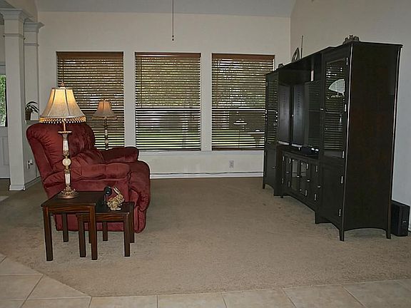 THE LIVING ROOM (19X14) WITH TERRIFIC VIEWS OF THE HUGE BACKYARD. THIS ROOM HAS A CEILING FAN FOR EX