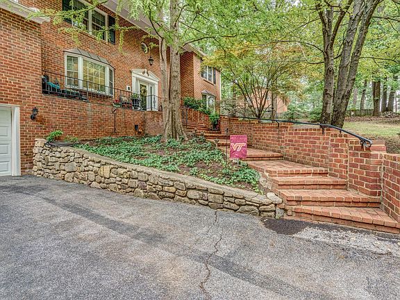 5th image of 2967 Golf Colony Dr