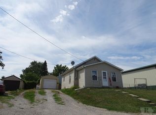 713 N 5th Ave W, Newton, IA 50208