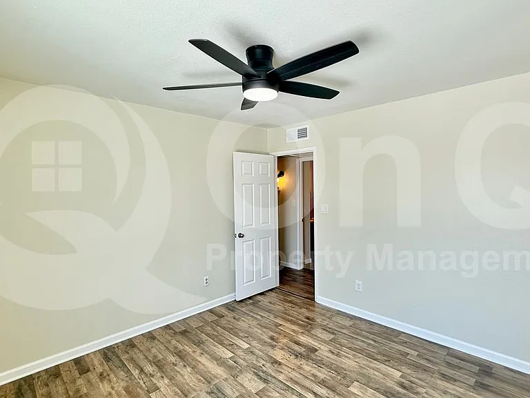 6836 S Jentilly Ln — Photo 15
