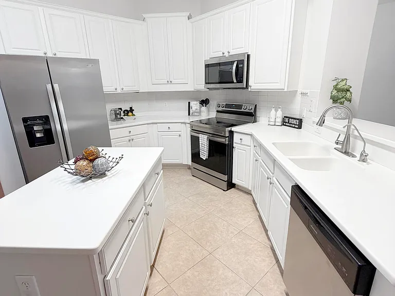 467 Sauders Rd SE — Photo 22