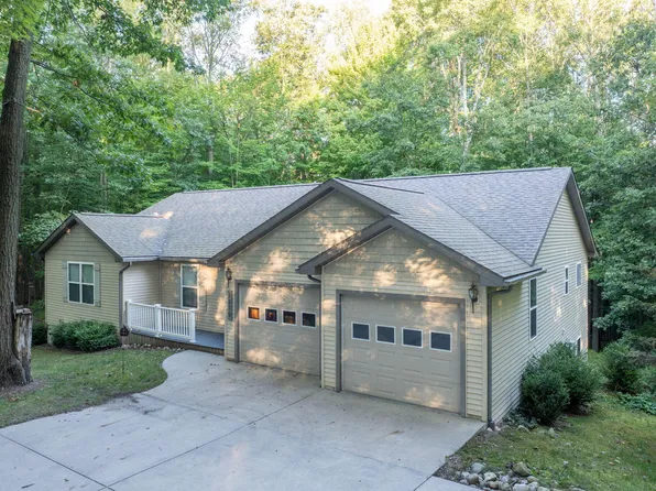 8839 Alpine Rd, Stanwood, MI 49346