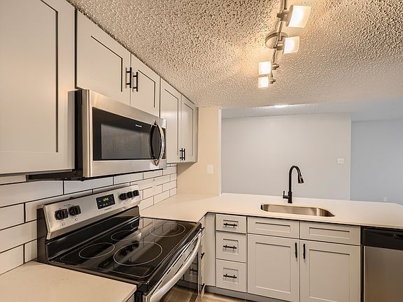 2706 Heather Hill Ct Unit 201 - Print Quality - 006 - 10 Kitchen Large
