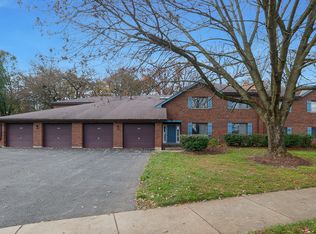 1861 Portsmouth Dr #11-3A, Lisle, IL 60532