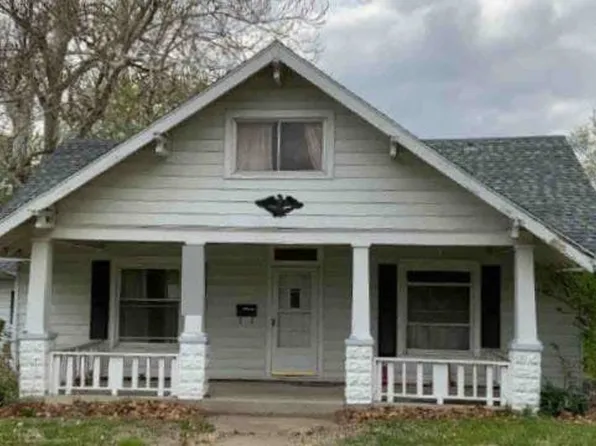 523 1st Ave E, Horton, KS 66439