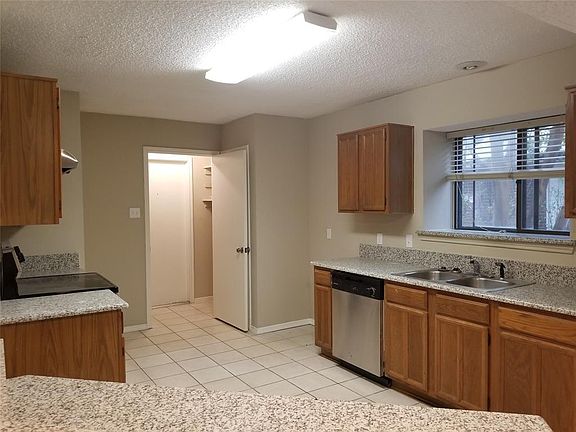 5th image of 2602 Fairmont Dr