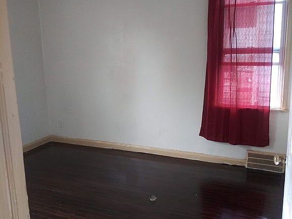 2nd image of 11345 Grandmont Ave