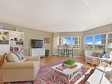 3rd image of 28 Yacht Club Dr APT 310