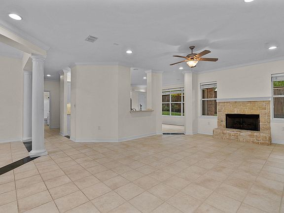 4th image of 3404 Gladstone Way