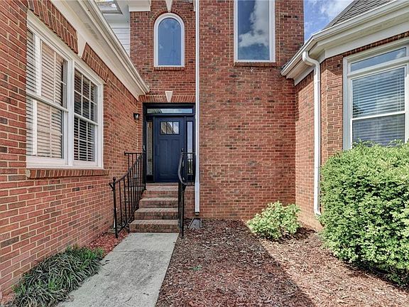 4th image of 1005 Lewis Ridge Cir