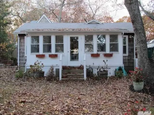 150 Birch Dr, Laurel, NY 11948