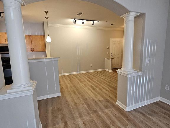 5th image of 8290 GATE Parkway #501