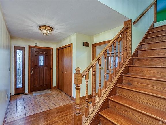 4th image of 42 Crest Hill Ave