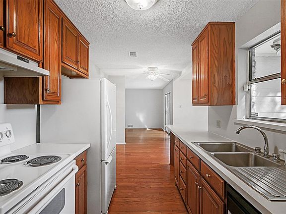 4th image of 1012 Waverly Dr
